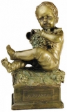 Puttó, ülő, szőlőfürtös bronz szobor kisplasztika